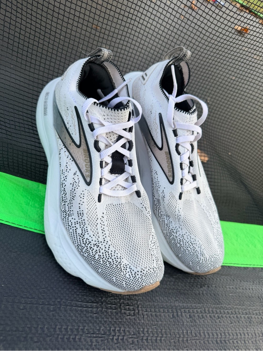 Brooks Glycerin 21 Stealth Fit Womens Size 8 White Grey Running Runner Medium - Picture 2 of 7